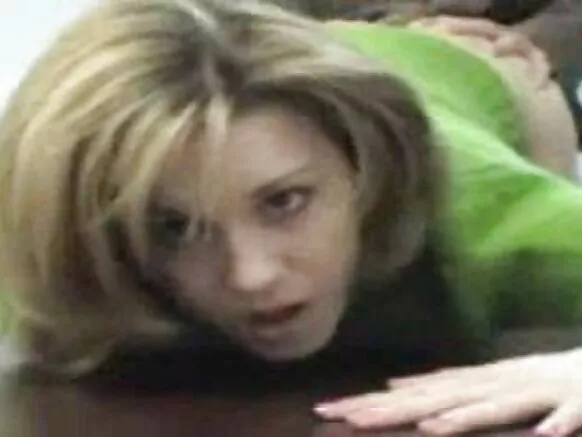 Jireenya Dhugaa Keessatti Rifeensa Bilchaataa Waggaa 18 Boojuu Guddaa Blonde Secretary Gets Fucked!