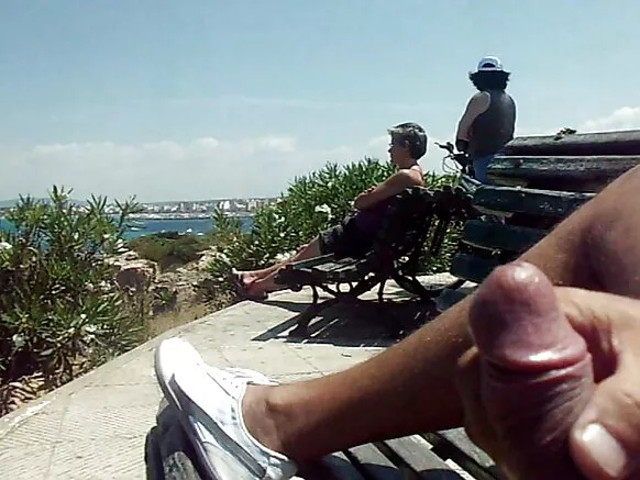 Mature public masturbation fi cumshot dubartoota lamaaf mana keessatti wal qunnamtii saalaa raawwachuuf.