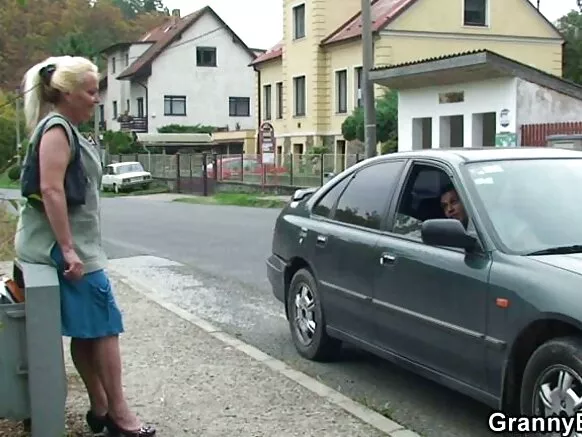 Battered old lady hot mature ol fudhatee bilisaan wal qunnamtii saalaa raawwate.