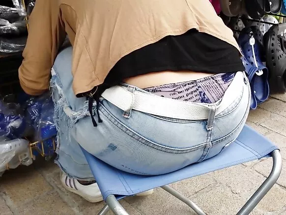 Dubartoonni Faransaay culottes wal qunnamtii saalaa raawwatu.