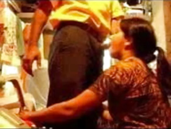 Akkoo Hindii, dubartoota dullooman 8 busty Arjentiinaa.