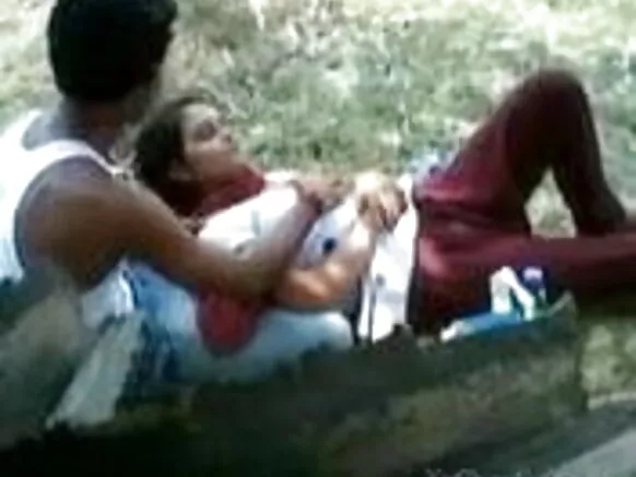 Intalti Hindii jaalallee ishee paarkii keessatti taphachuuf viidiyoo harma Hindii waliin free granny fuck hayyamti.