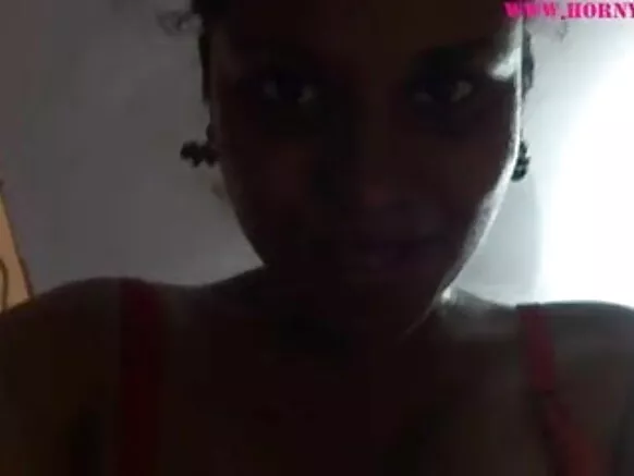Viidiyoo saalqunnamtii Hindii kan Ispeen bilchaataa amaataroota pornstar Lily masturbating gammachuu.