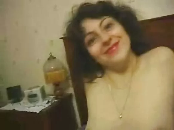 Cunnilingus mana keessatti hojjetame, viidiyoo ho'aa jaatamaa keessa qunxurroo arraabuu fi saala xuuxuu viidiyoo.