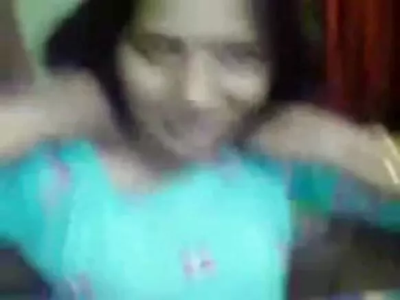 Indian sexy village bhabi yeroo jalqabaaf giiftii haadha manaa hiriyyaa isheetiin harma keessaa fucked.