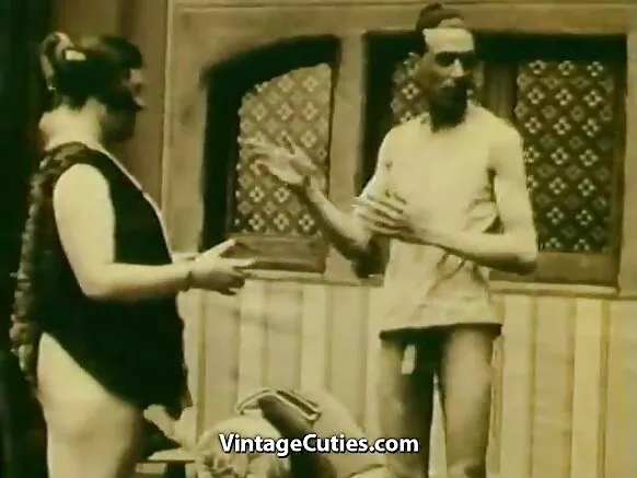 Masturbating fi grannies amansiisuudhaan harma gurguddaa dullooman vintage 20's xuuxan.