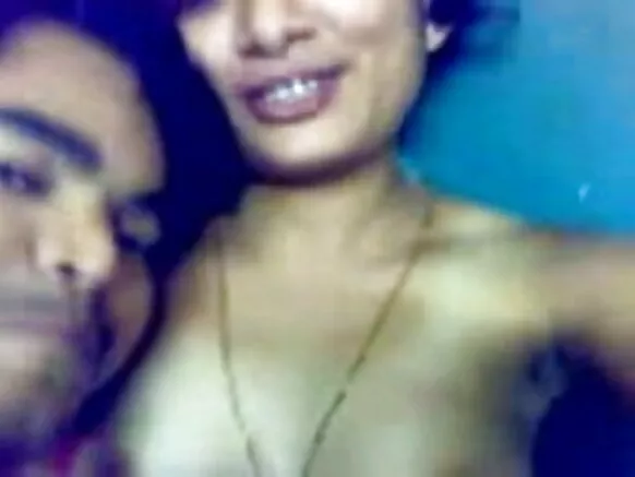 Cute mature Latina aunty from Kerala boobs and pussy jaalallee ishee miidhagaa ta'een booji'amte.