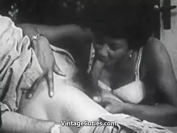 Dubartii bilchaataa qaama saalaa mudaa hin qabne, ho'aa uffata sexy blowjob uffatte, vintage 1950s.