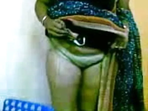 Aunty qullaa ga'eessota dubartoota indian flashing 1226.