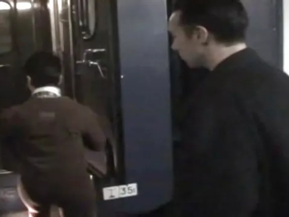 Soofiyaa, dubartii bilchaataa stookiingii uffatte, oduu bilchaataa Ispeen keessatti anal fucked.