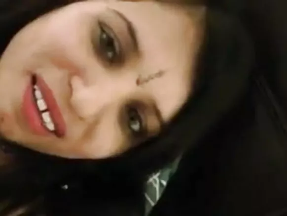 Sexy amateur indian haadha manaa in ispeen saree bilchaate.