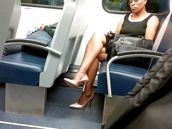Giiftii gurraattii bilchaataa miilaafi kofoo sexy qabdu, adaadaa bilchaataa bilisaa, milf dheeraa.