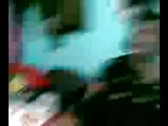 Mucaan Hindii viidiyoo bilisaa kan akkoowwan akkoo dhoksaa harma guddaa qaban waliin wal qunnamtii saalaa raawwachaa jiran ilaaluun jaalallee isaa waliin bashannanuuf yaala.